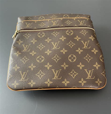 tracolla uomo louis vuitton monogram|Monogram Signature .